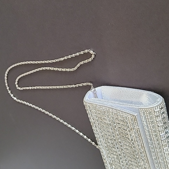 ELEGANT SILVER & RHINSTONE ENCRUSTED CROSSBODY/CLUTCH EVENING BAG - Picture 4 of 11